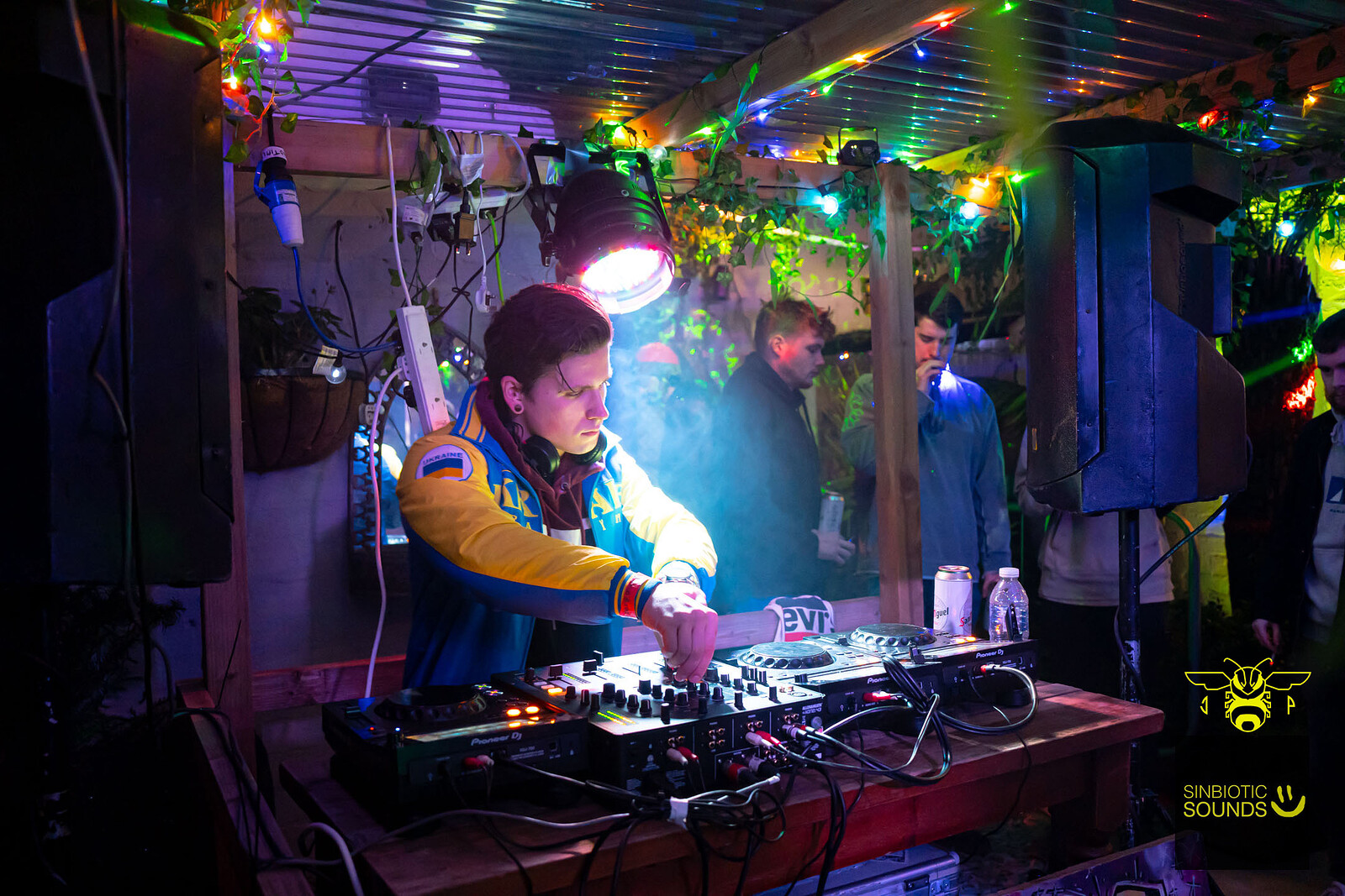 Sinbiotic Sounds x too ill at Take Five Cafe