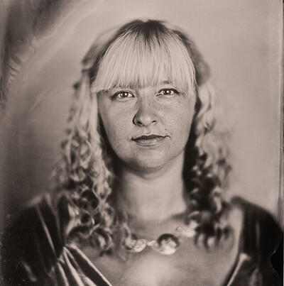 LEONIE EVANS at CAFE' 5