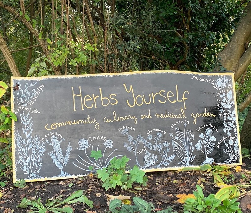 Herbs Yourself: A year at the community garden at East Bristol Books