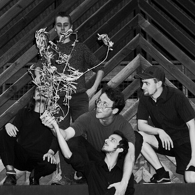 Shtëpi + guests at The Old England Pub