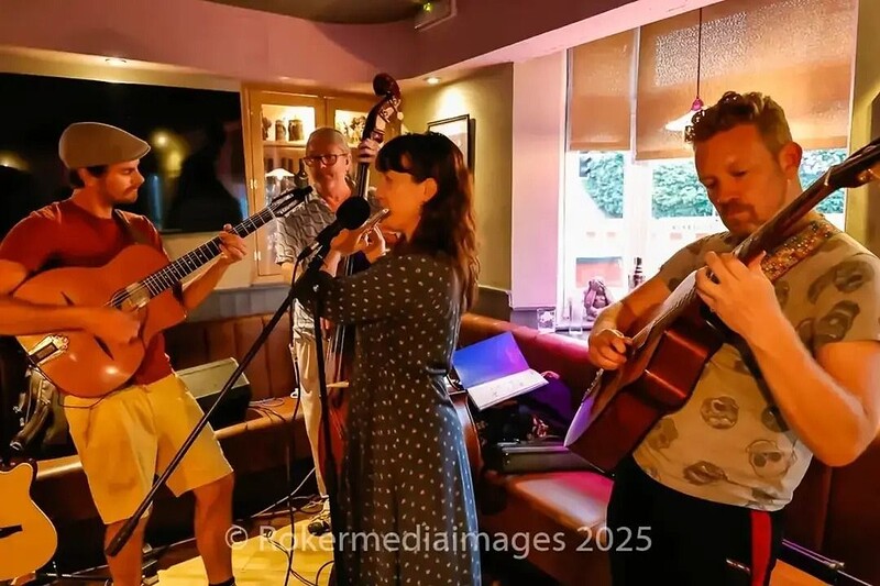 Djammy Dodgers at The Greyhound Fishponds