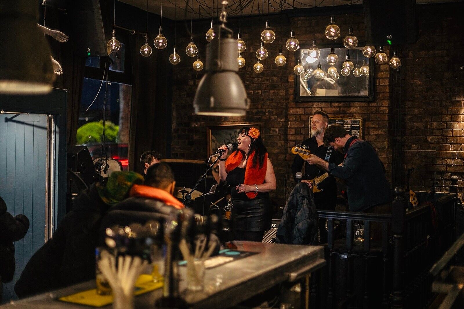 Mary & the Minatones at The Canteen