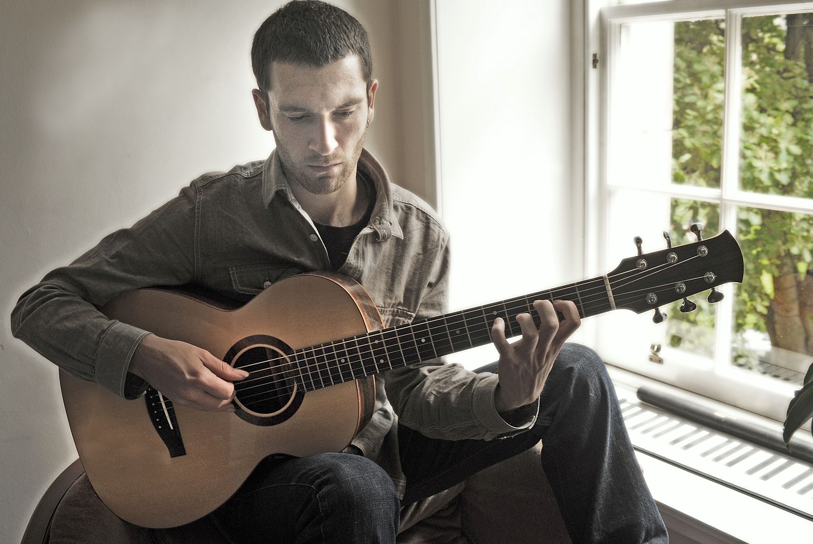 Ewan Mclennan Plays Fishponds at The Cross Hands Fishponds