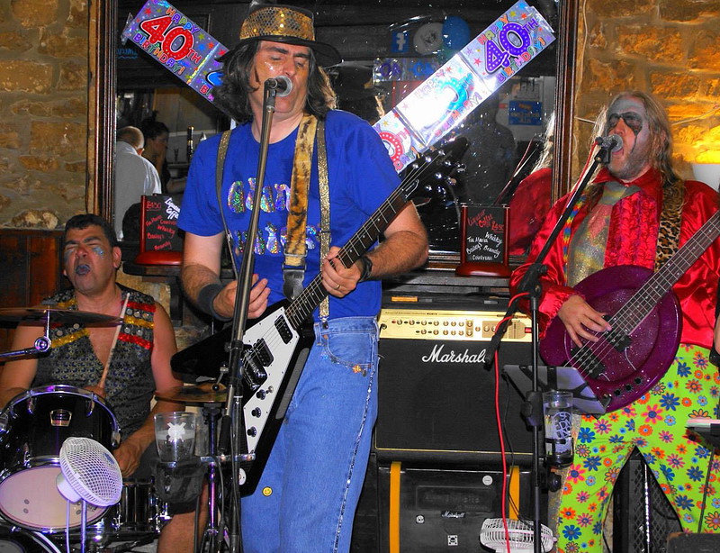 The Glambusters at The New Moon, Fishponds R