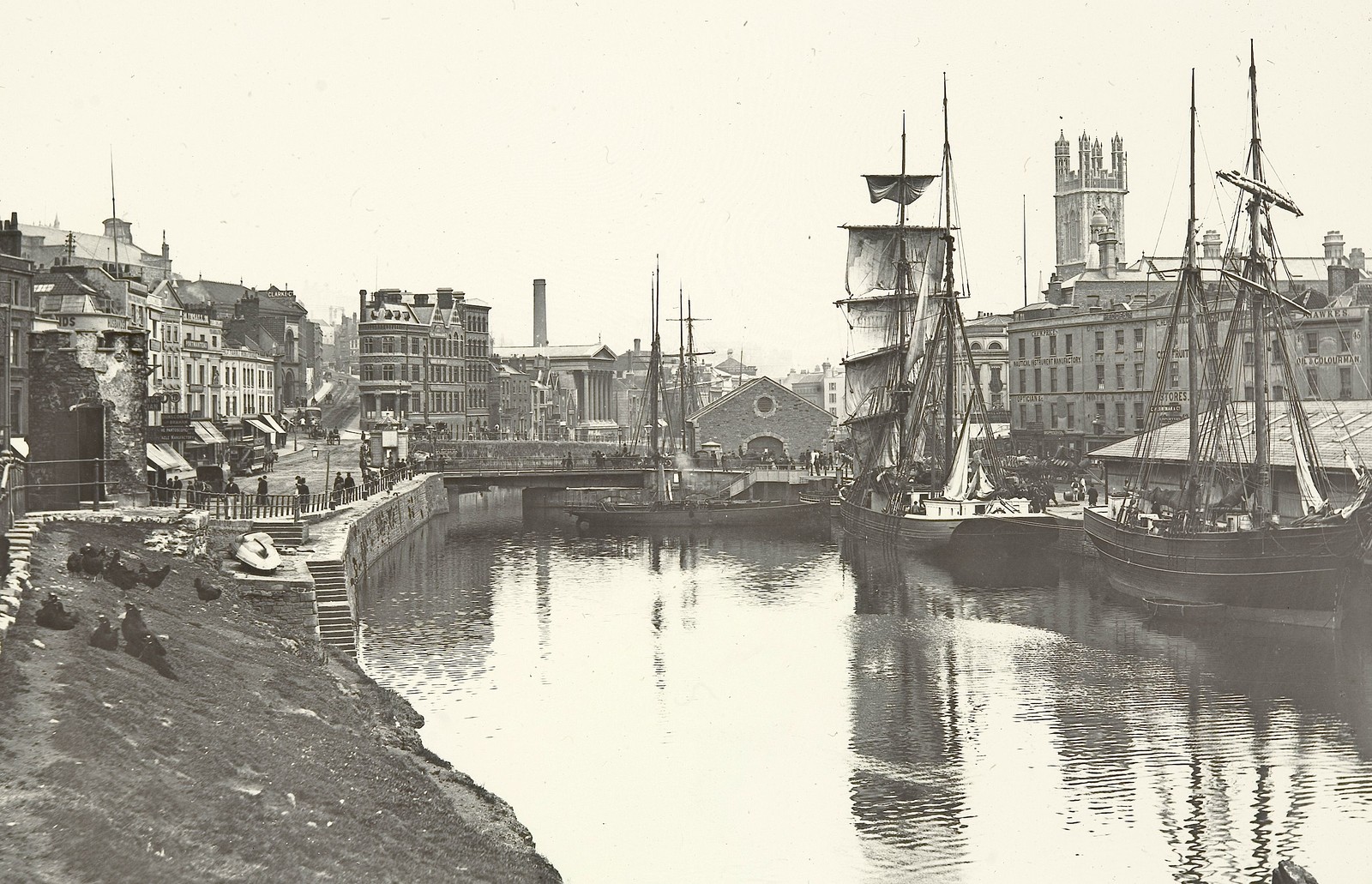 Romantic Bristol Walking Tour at Wills Memorial Building