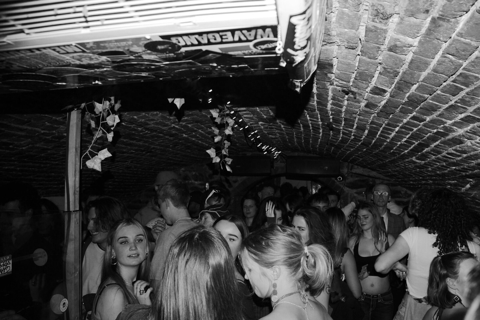 Club Roomtone Residents at Cosies