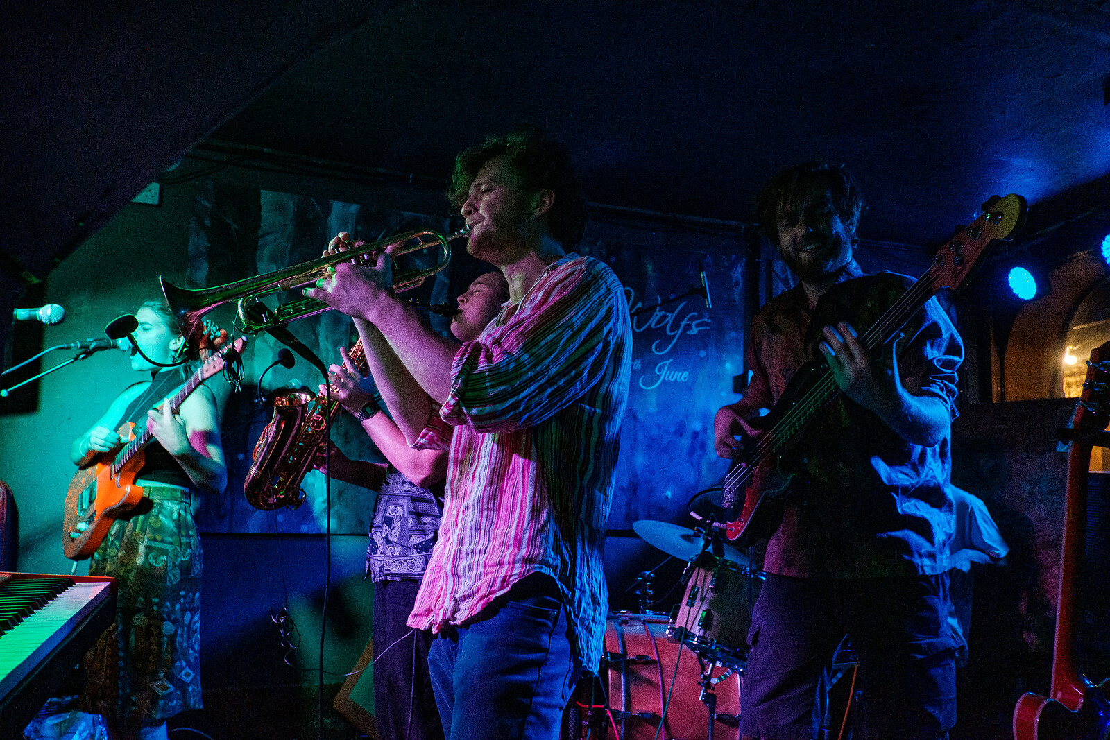 Horses On The Beach + The Easy Peelers at Mr Wolfs