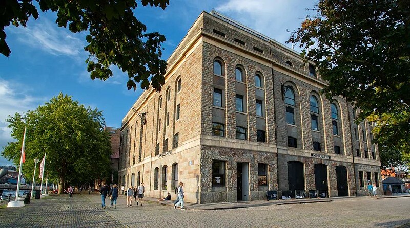 Tour of Arnolfini Art Gallery, Bristol. 布里斯托尔 Arno at Arnolfini