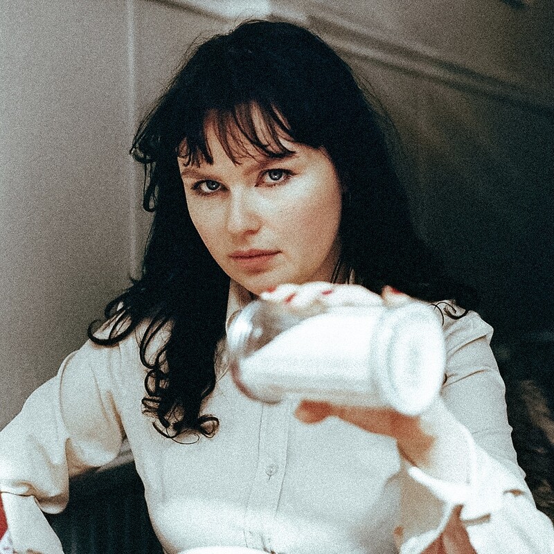 Ellie Bleach + Wakey Wakey Rise & Shine + M & V at Crofters Rights
