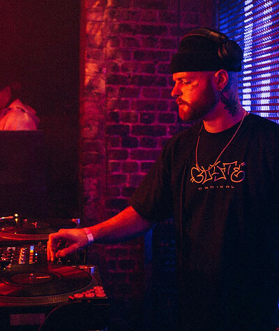 Jungle Invaders Presents Roy Bar Vs Sam Binary at Cosies