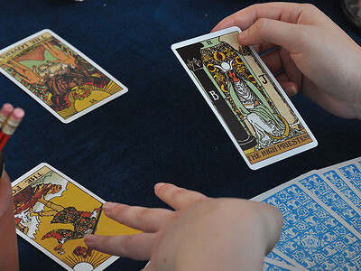 Bristol Tarot Reading Club at L'Étoile Studio