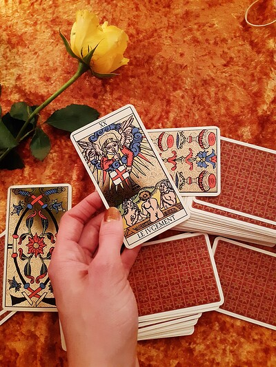 Sunday Morning Tarot Insights with Mireinart at L'Étoile Studio