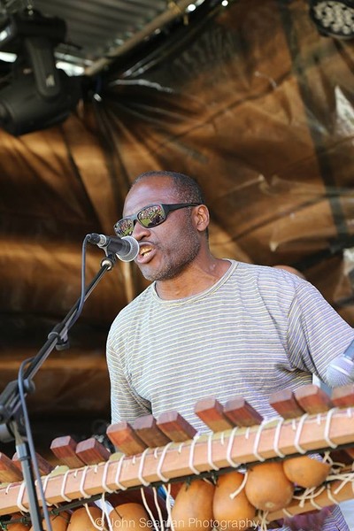 HÉLÉLÉ at Lakota
