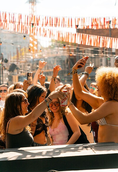 Ibiza Classics: 30+ Daytime Clubbing at Lakota
