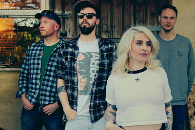 Chloe Et Al + Support at Mr Wolfs