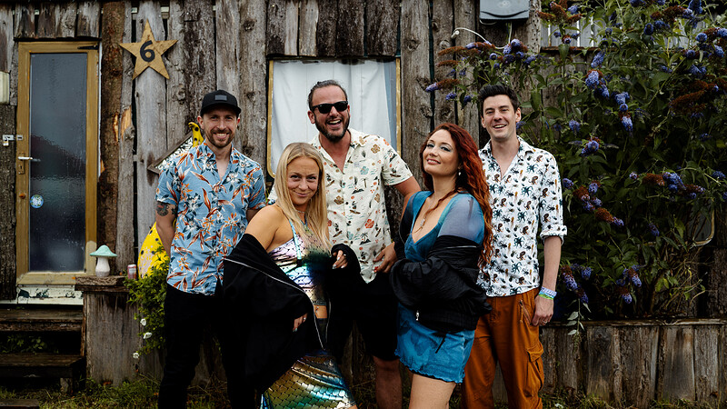 Collette The Dots + Eskimo Nebula at Mr Wolfs