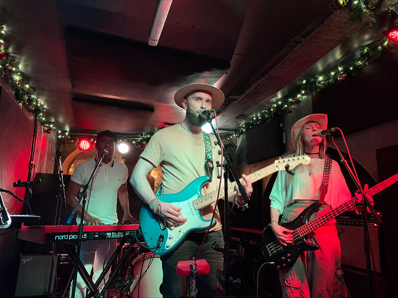 Drew Neirin & The Star Shaped Pegs + Rowan Stuart at Mr Wolfs