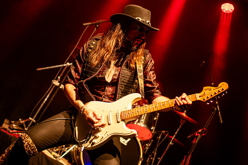 Santiago & The Soul Movers+Selina & The HowlinDogs at Mr Wolfs