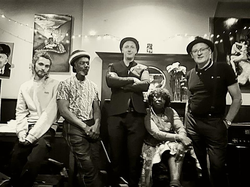 The Smokestack Shakers at No.1 Harbourside