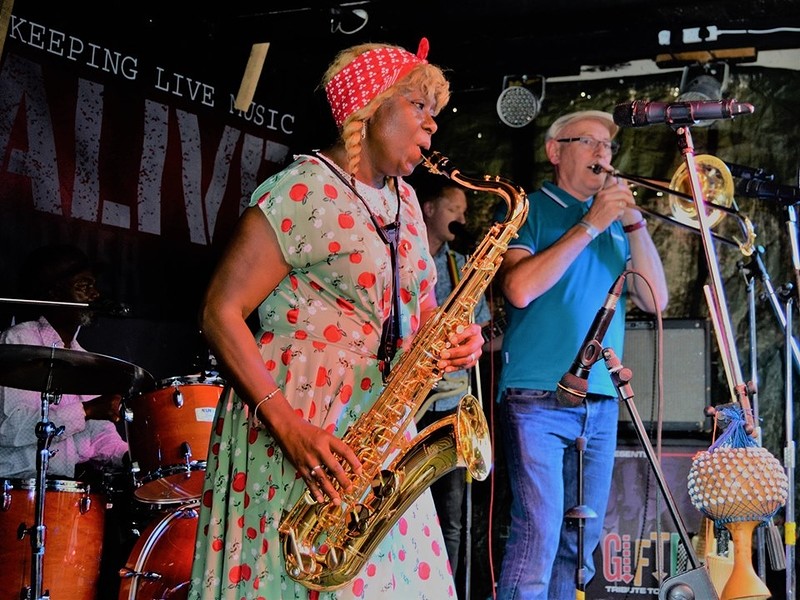 The Smokestack Shakers at No.1 Harbourside