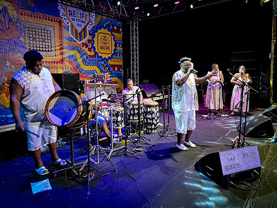 Coco dos Pretos  + Tainá at Strange Brew