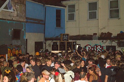 ZONE 1 SCOTLAND YARD SOUNDSYSTEM - at The Black Swan