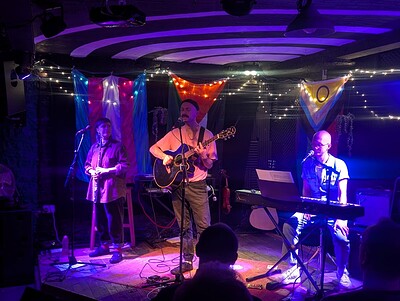 Hollis Robin at The Canteen