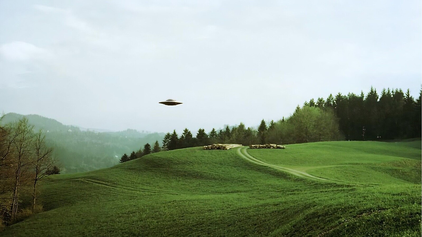 The Finder and The Moon: Real UFOs captured on film Mark Pilkington at The Cube
