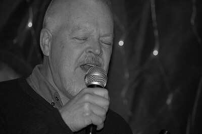 Peter Jones at The Flamingo Club at The Grain Barge