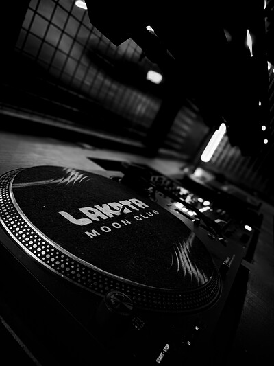 UN.KNOWN at The Moon Club