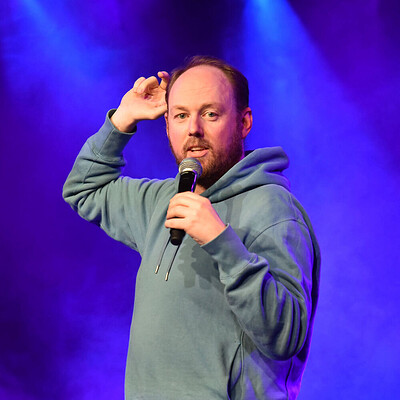 Peter Jones Performs Stand Up Comedy at The Robin Hood