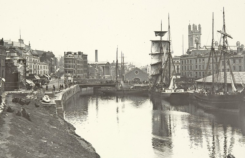 Romantic Bristol Walking Tour at Wills Memorial Building